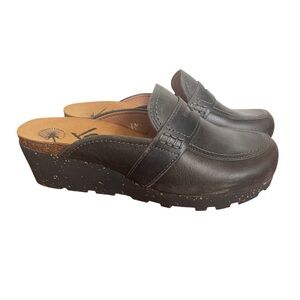 NEW OTBT Women’s Homage Wedge Clogs Slip-On Shoes Black Rustic Leather Size 7